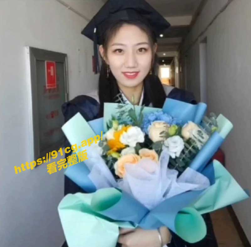 贵州师范大学 大四清纯田学姐 毕业前与教授偷情视频流出 吃屌认真吞舔
