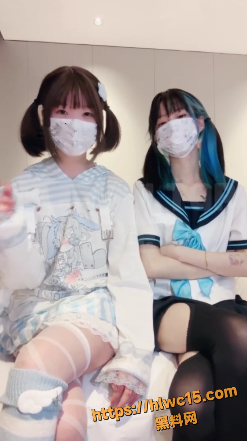 黑心小魔女 奶香黑白双妹丝袜 第一视角踩踏羞辱嫩足狂踩