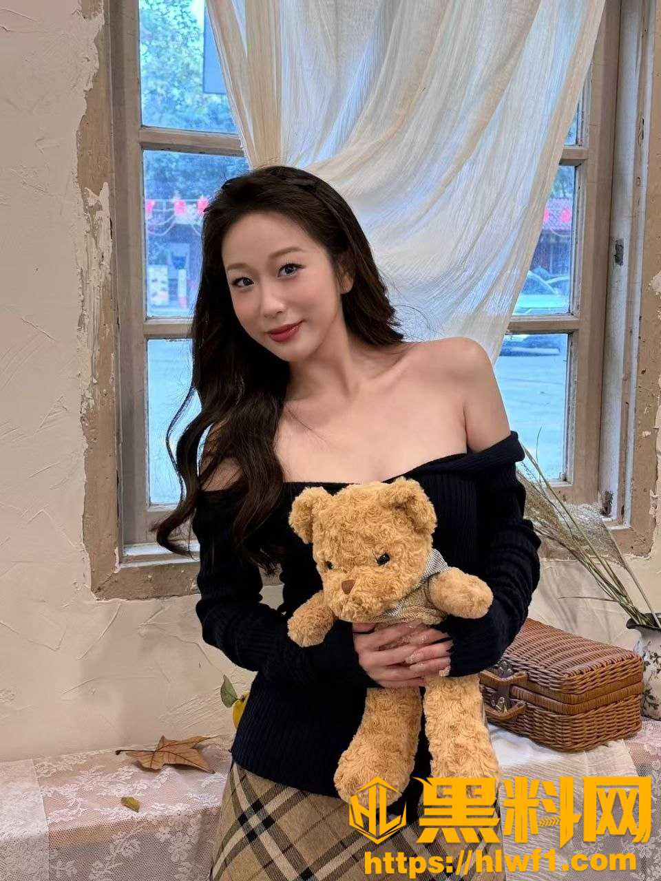 《逍遥房东俏房客》42至43章 刘明单手碾压王霸 点货坑死败家子 秦凛出手清理混混
