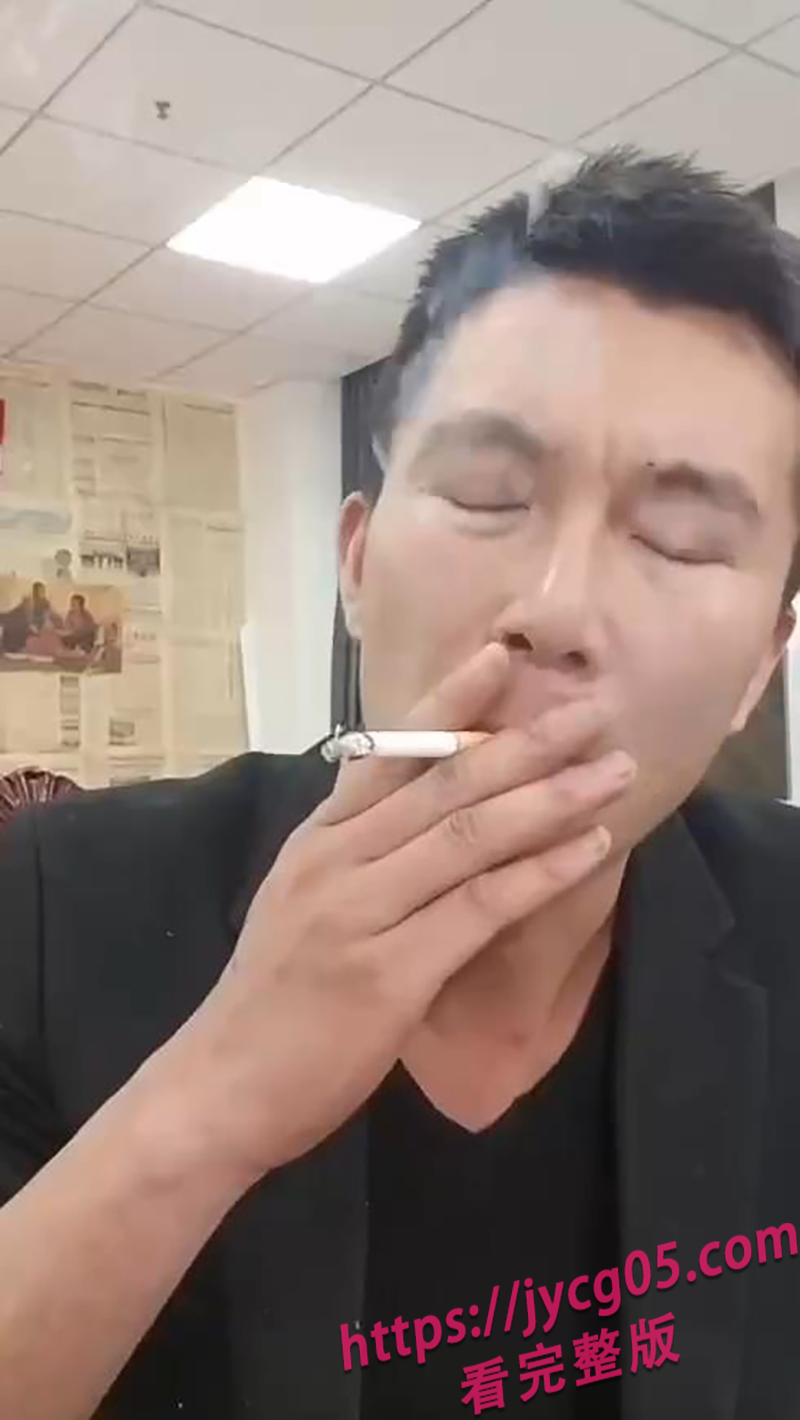 鞭炮塞进嘴里炸出血！低俗整活新下限！