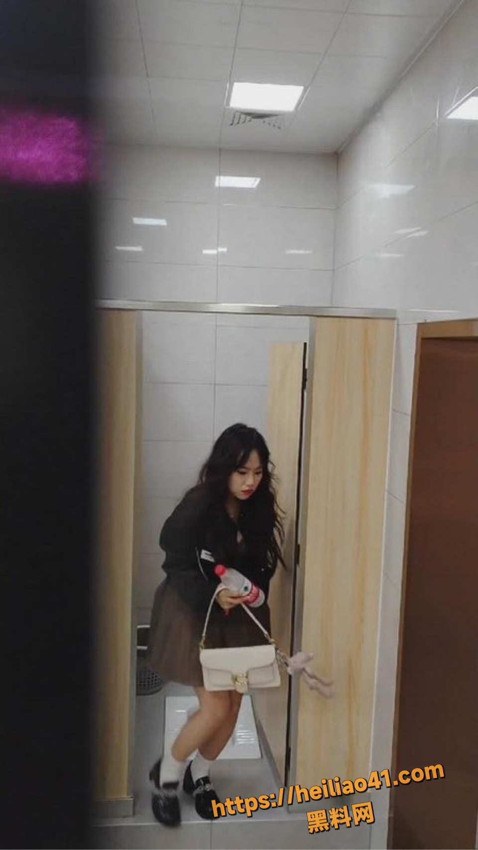 精品厕拍大神 潜入直播基地女厕近距离偷拍 几位美女主播极品鲍鱼轮流献上！