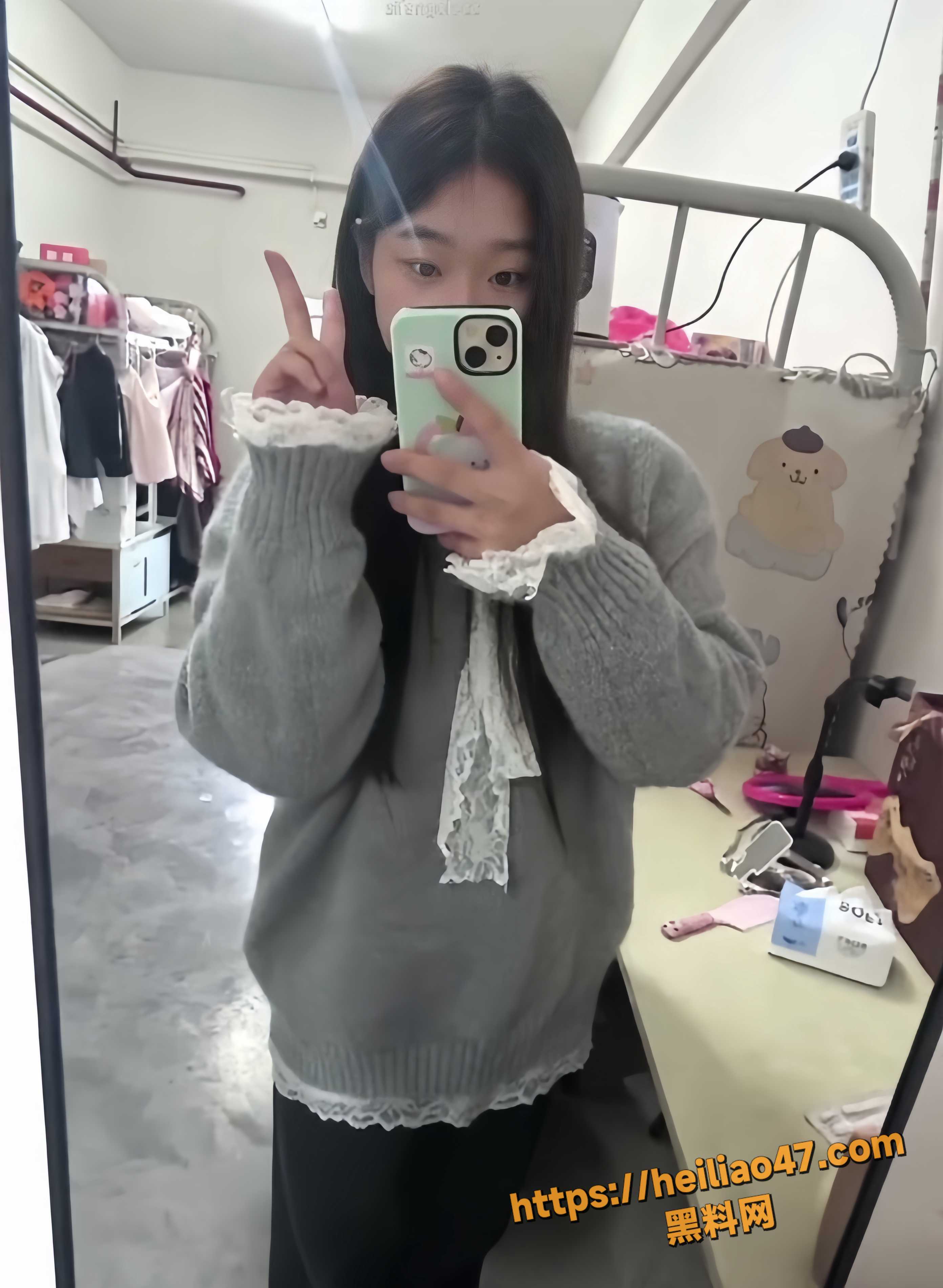 网友投稿 曝光骚母狗前女友 思睿 私下各种调教揉奶自慰 反差感拉满！
