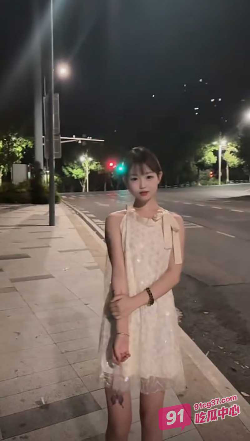 抖音萝莉系网红小侃 开腾讯会议裸聊视频曝光 手臂上纹身实锤！ 配图3