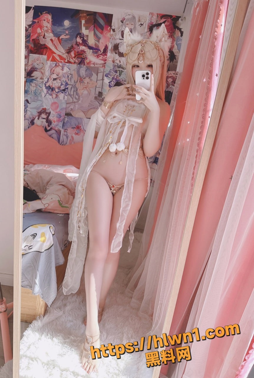 福利姬喜呆呆出新作 顶级颜值白皙皮肤白虎骚逼狐尾肛塞 微乳也有微乳的独特风味 ！