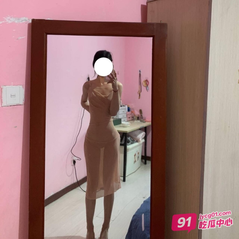 苏州大学学妹谢赛雅 表面乖乖女外网福利姬 还可全国飞！ 配图3