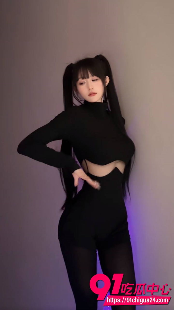 黑丝红裙兔女郎制服诱惑8 黑丝红裙兔女郎制服诱惑8