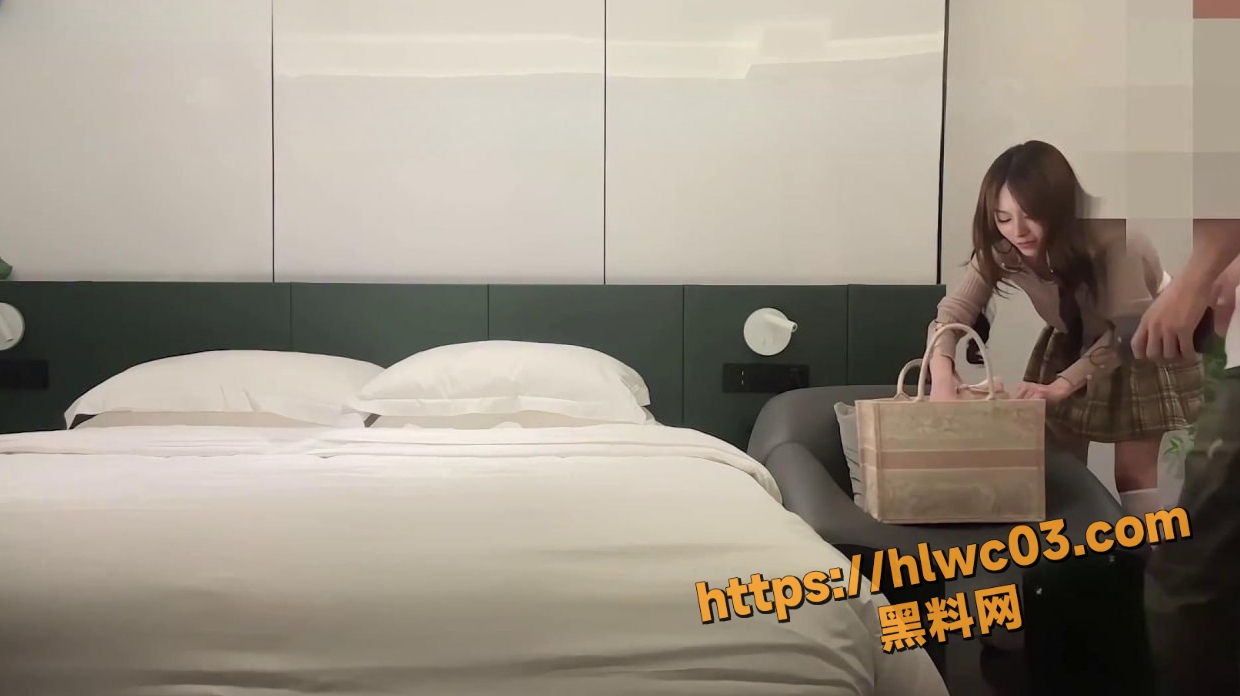 探花新作 三千块极品大奶娇小妹子 刚操就喊疼演技拉满 情绪价值爆棚