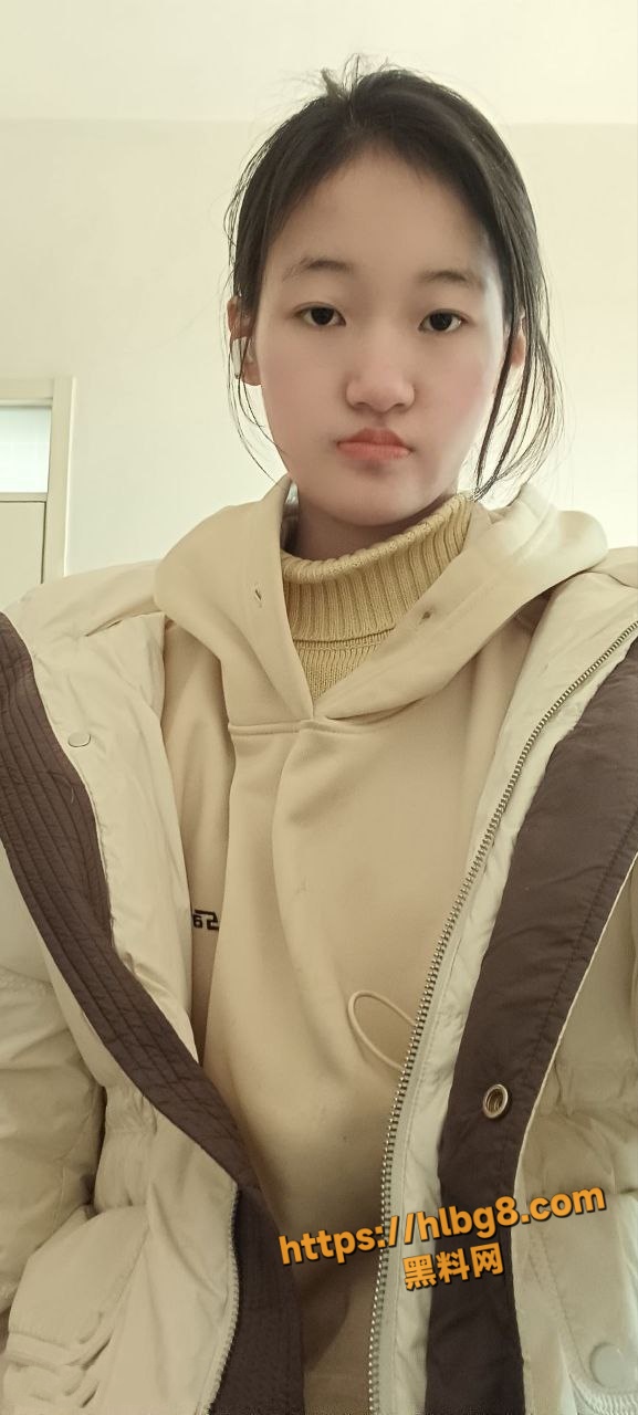 山东省临沂电子科技学院药师学生 张雯娟 一身性病 脚踏多只船 到处传染 喜欢3P 三穴已开 大家避雷！