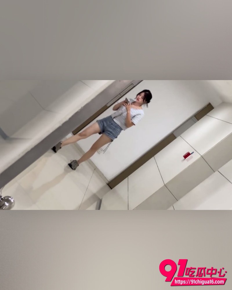 上海男子写字楼偷拍 7 上海男子写字楼偷拍 7