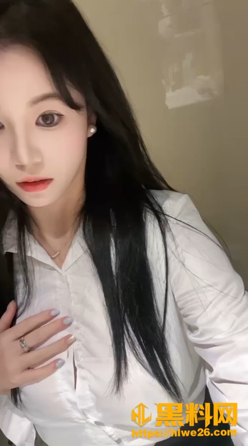 抖音巨乳网红 可可baby 直播自慰高潮淫叫 表情骚浪至极
