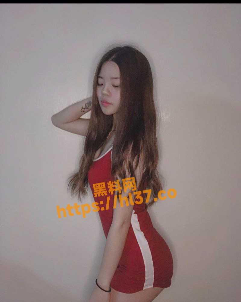 Instagram上极品身材妹对镜骚拍泄密！超嫩的身材还怀有女上位骑乘的绝技！