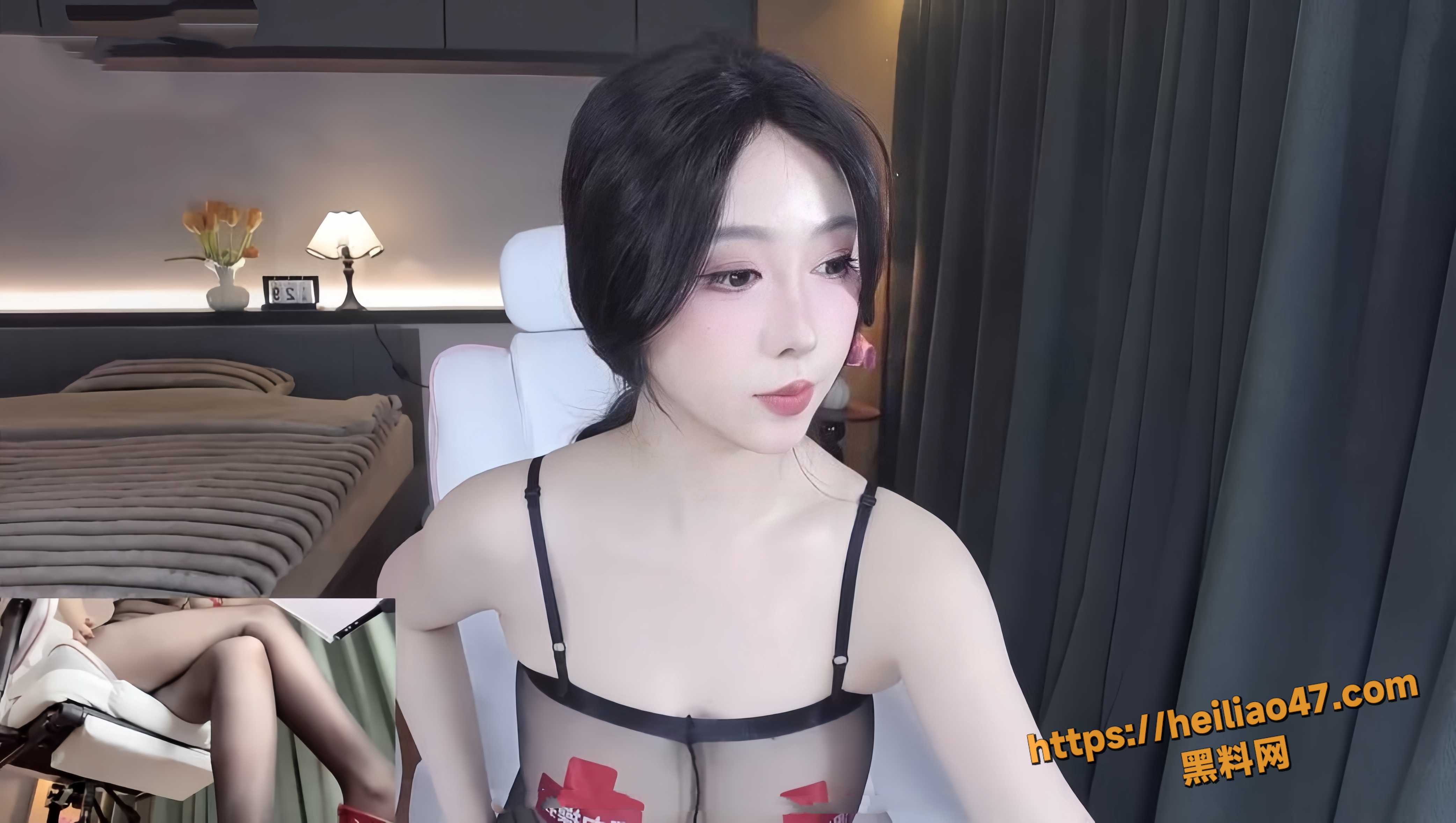 stripchat超人气女主播 AYW-21 浴室骚舞双视角自慰 画面高清露点福利十足！