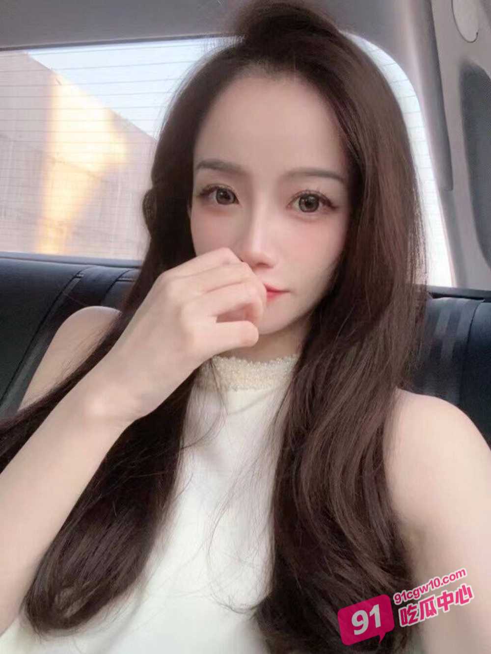 浴室透明玻璃前内射巨乳少妇 胸前一对大灯被挤成一双眼睛 配图3
