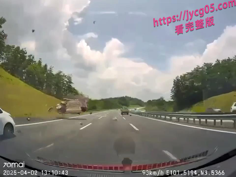 沪昆高速惨烈车祸！轿车翻滚360°！孩子目睹妈妈被碾压！ 配图4