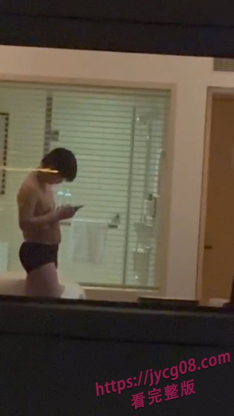 高能画面流出！广东男同落地窗前激情上演×画风太刺激！ 配图4