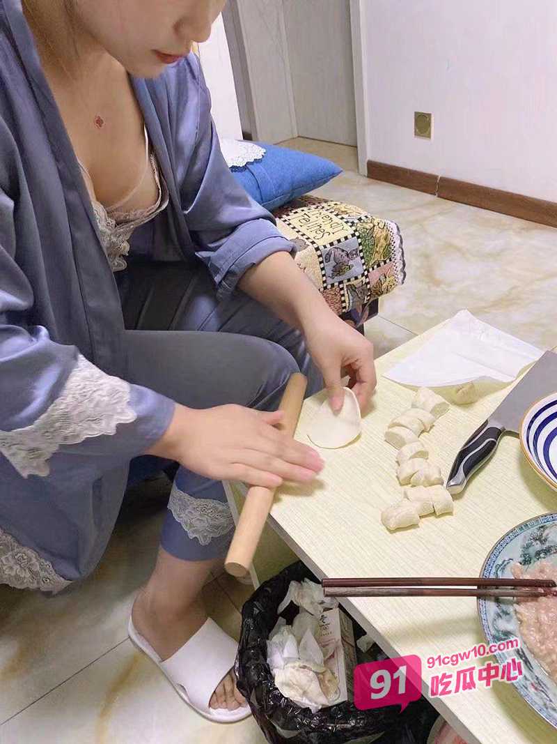 极品福利姬 筱慧 冬至最新视频来袭 嫂子为我包饺子 兄弟们今天吃饺子了吗 配图10