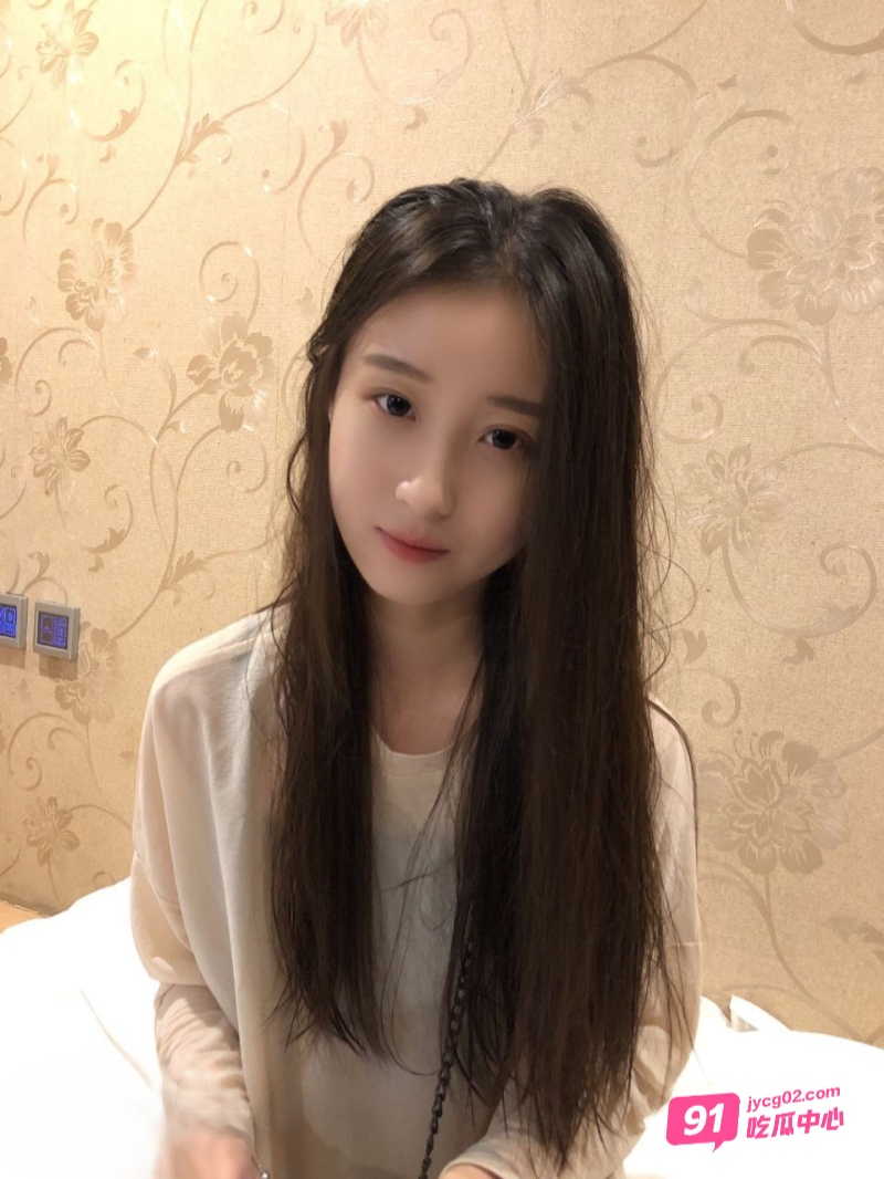 杭州施芮雯私拍泄密 细腰丰臀大长腿 开发成发情小母狗～