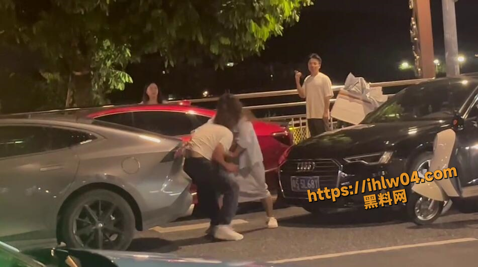 最毒妇人心 情侣吵架直击命根 这下只能被动挨打了！