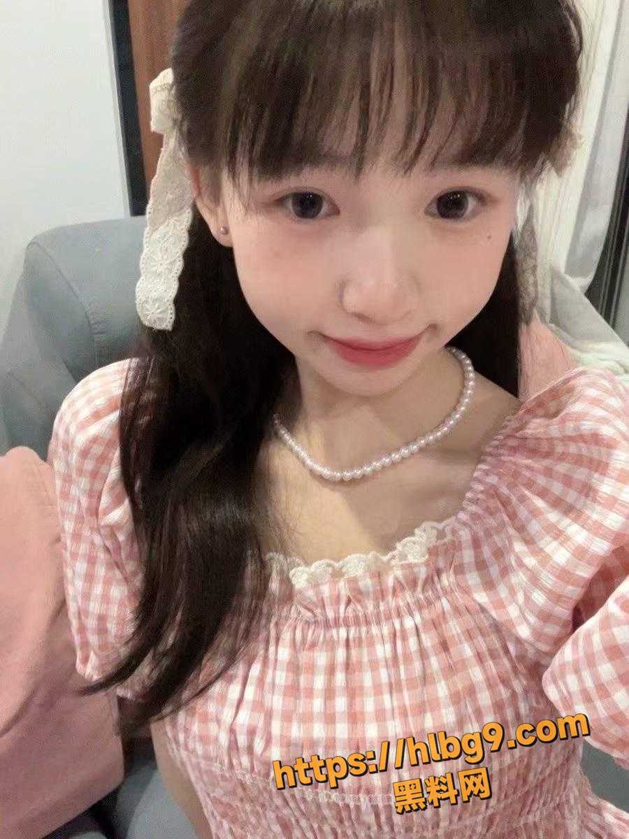 富二代最新约炮视频 高颜值白虎嫩妹 完美身材极致臀腰比 女上位后入欣赏翘臀！