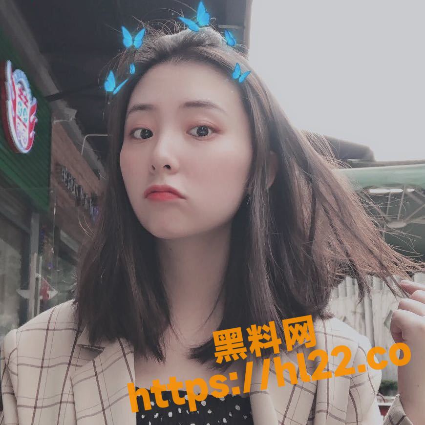 陕西渭南礼服店已婚少妇曹芳勾搭自己的客户，趁老婆不在家两人就搞在了一起。