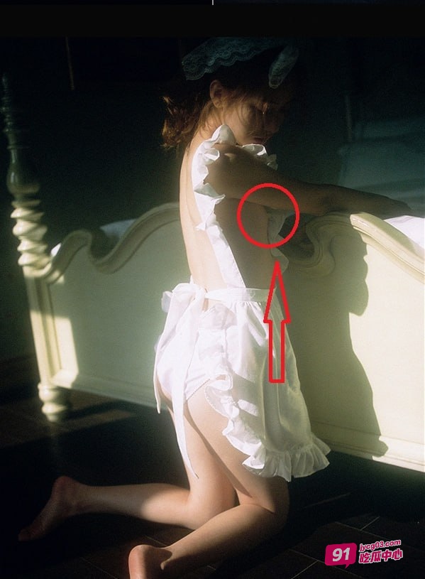 百万个垃圾桶早期露点照流出！写真嫩乳若隐若现～ 配图3