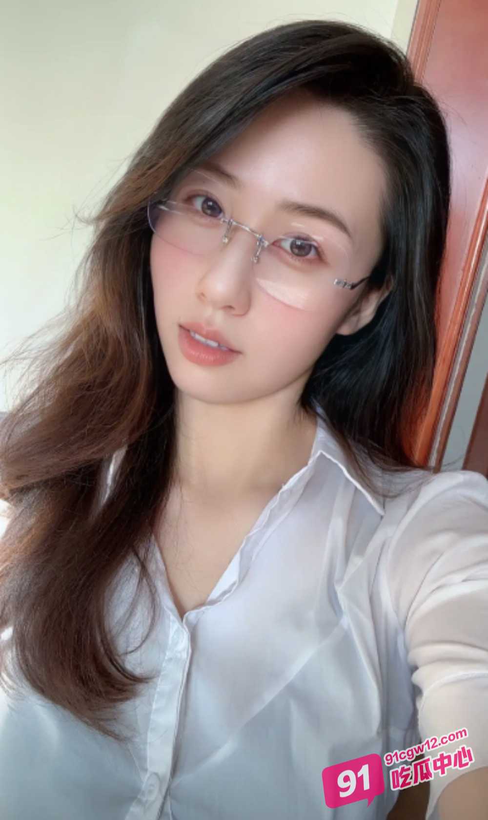 玩弄少妇邻居全记录～老公在家睡觉跑出来被我操 然后夹着精液回家