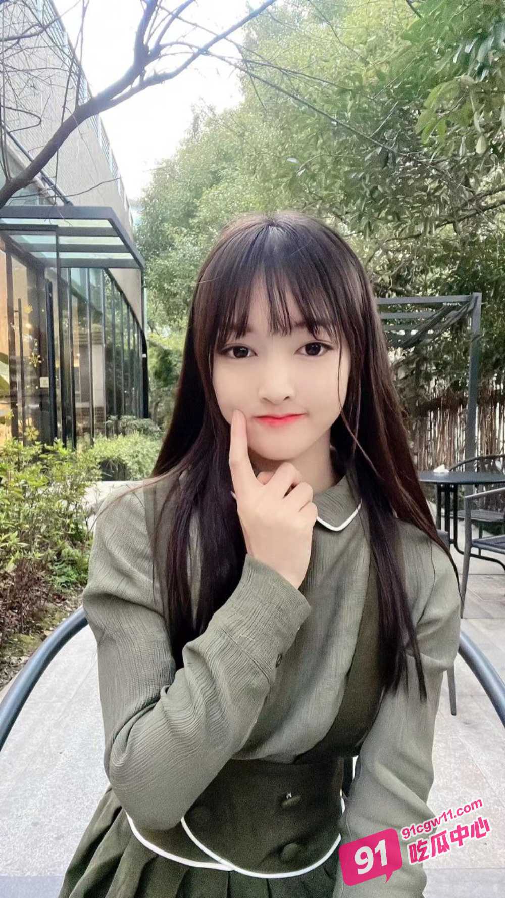 广西建设职业技术学院情侣校园野战被拍 小女友主动蹲地口交相当之饥渴！ 配图2