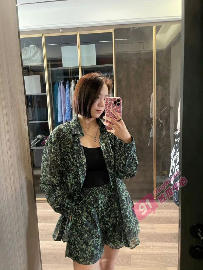 美艳少妇被渣男pua 酒店微醺拿下 毒龙肛交近距离特写！