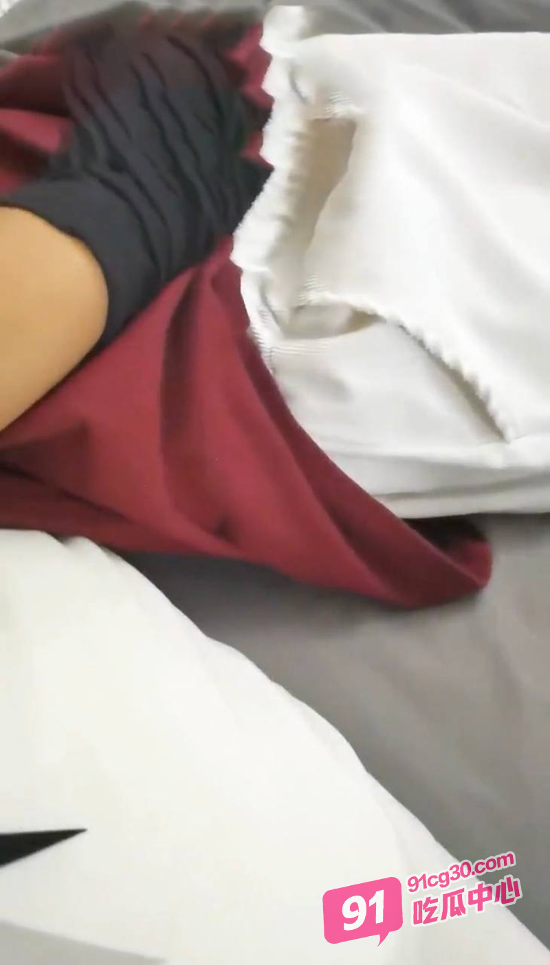 真实兄妹乱伦 极品蜜桃臀的诱惑促使我找宾馆给妹妹“打了一针”！ 配图2