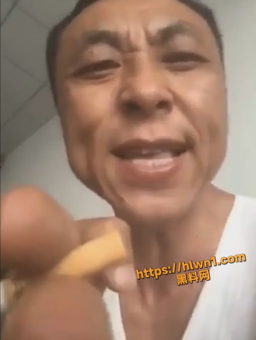 万恶之源终于找到了 抖音黑社会 神鹰黑手哥 手掐烟头怼镜骂出超强国粹的视频你是否记得呢！
