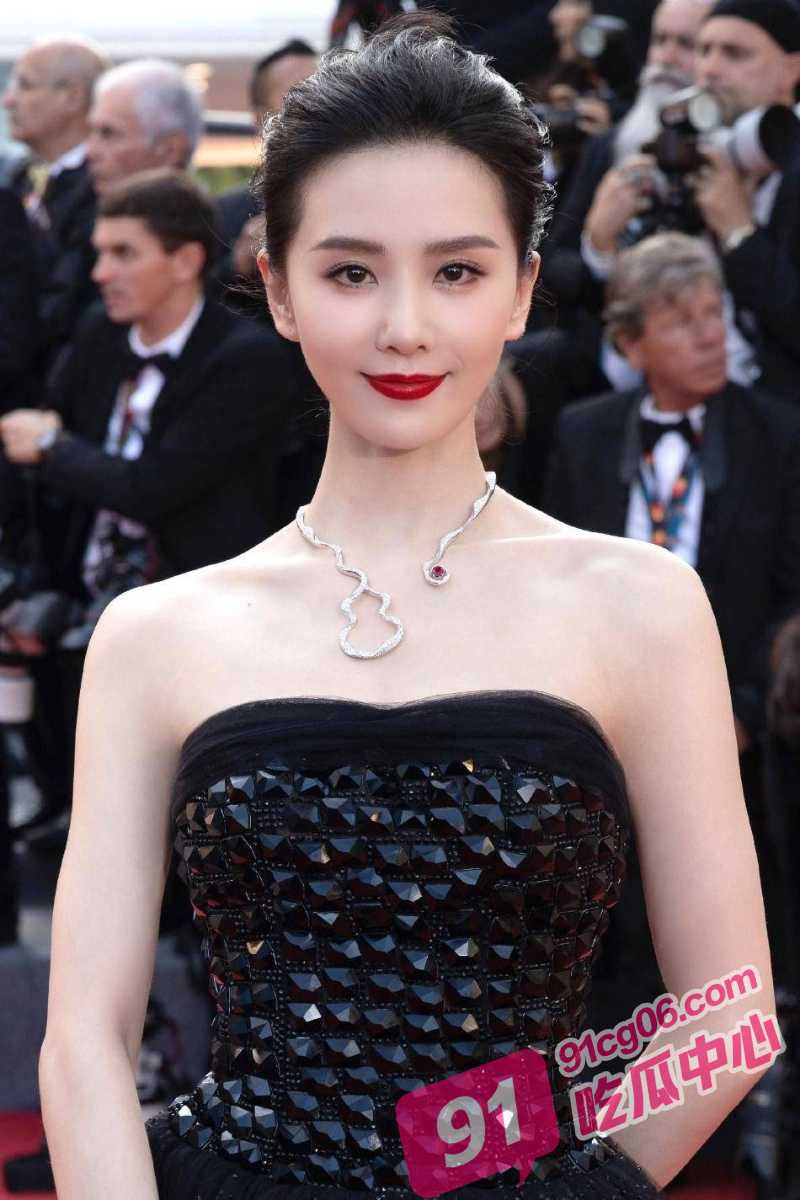 女神刘诗诗私密视频泄漏~白丝长袜沙发上嗨玩 没想到你是这样的女神