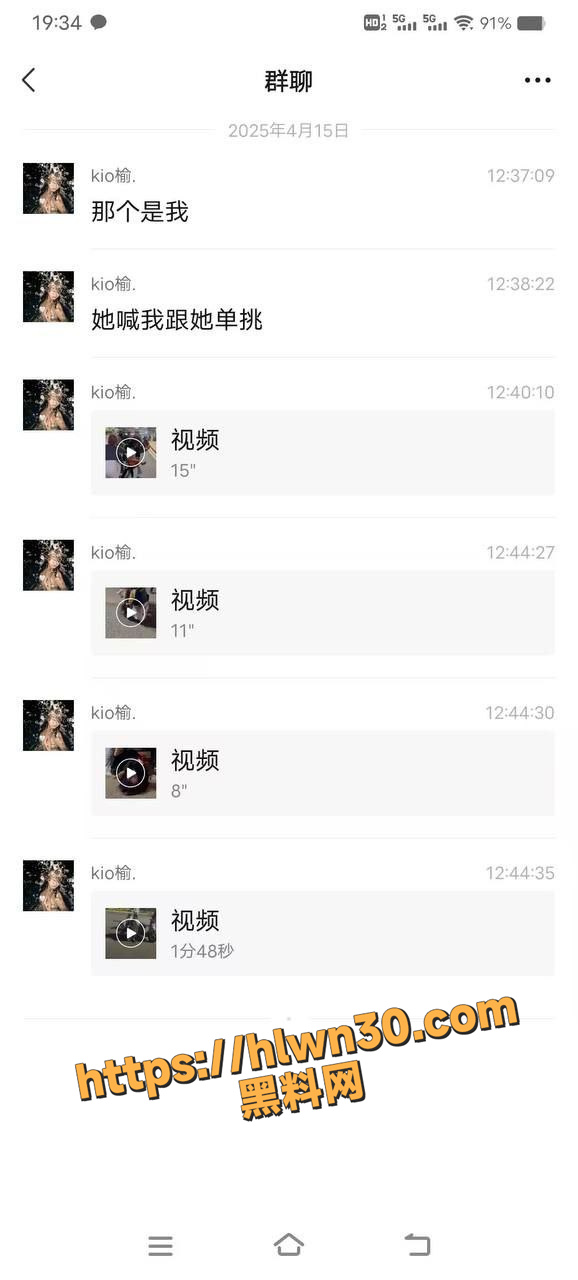 精神小妹打架不讲武德 说好的是1v1单挑 结果秒变群殴 打到最后发现少了一只鞋！