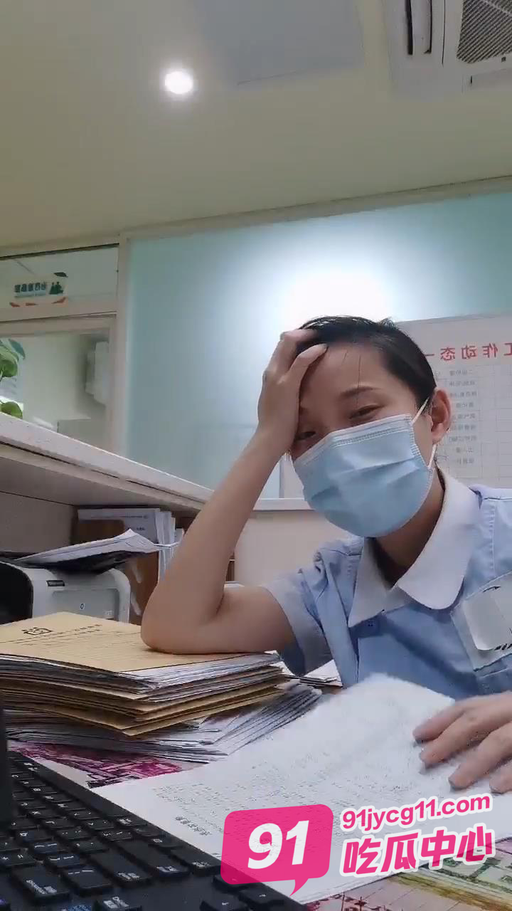小护士染染上班期间厕所自慰！白衣天使私下竟如此淫荡！