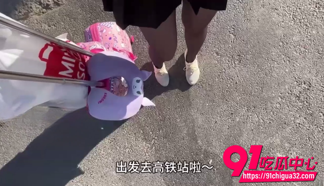 推特骚鸡洛洛幻想屋黑丝空姐制服诱惑 在线献身土豪金主 张开双腿被暴力开垦到泥泞!
