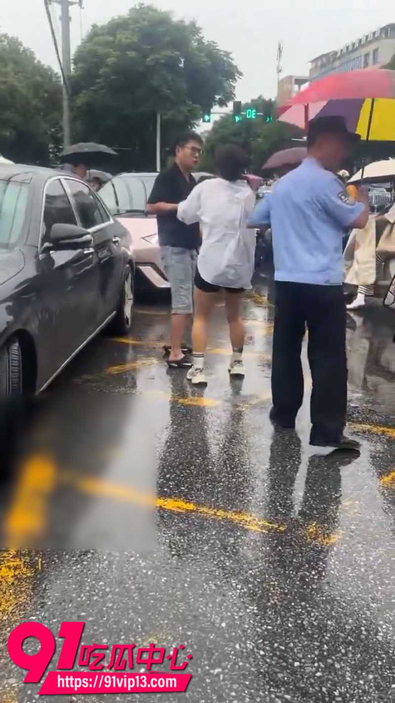 男子包养陕西理工大学体育女辅导员被男子原配老婆尾随抓奸0