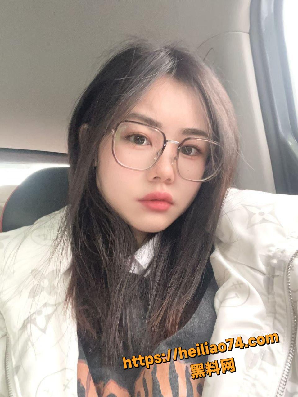 美乳眼镜妹边啪边玩游戏 男主被侮辱到崩溃 全程高能羞辱大放送