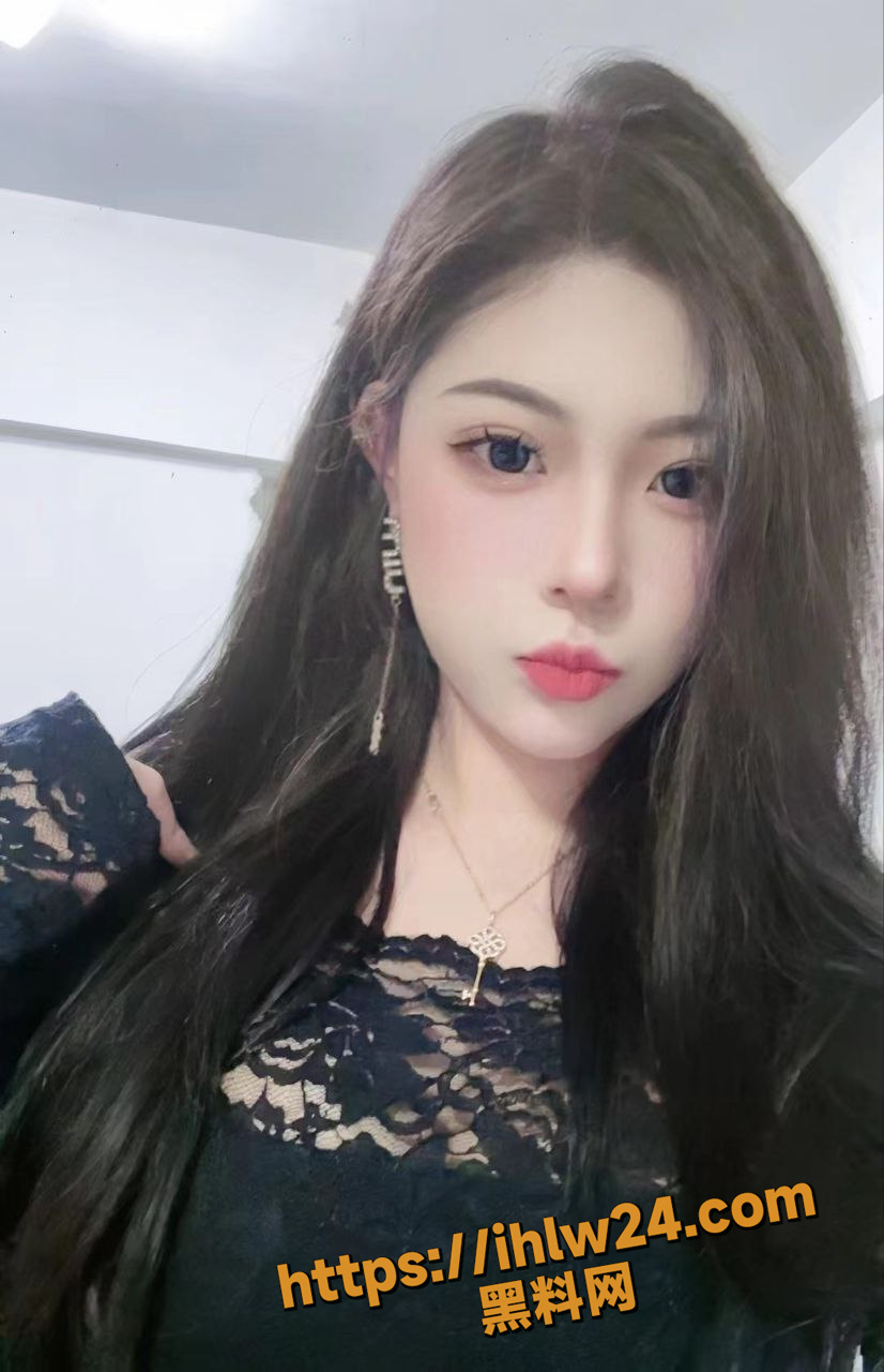 最佳优秀员工 武汉酒吧女营销为了业绩也是拼 客户订个散台就送口爆一次 订个卡座就送内射一次！