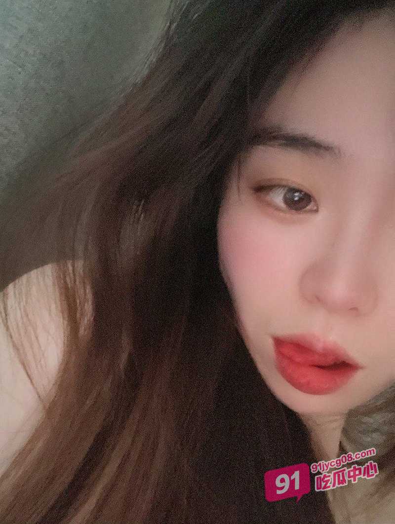 青海00后学生妹黄裕被包养视频流出 完美炮架性感诱人～ 配图2