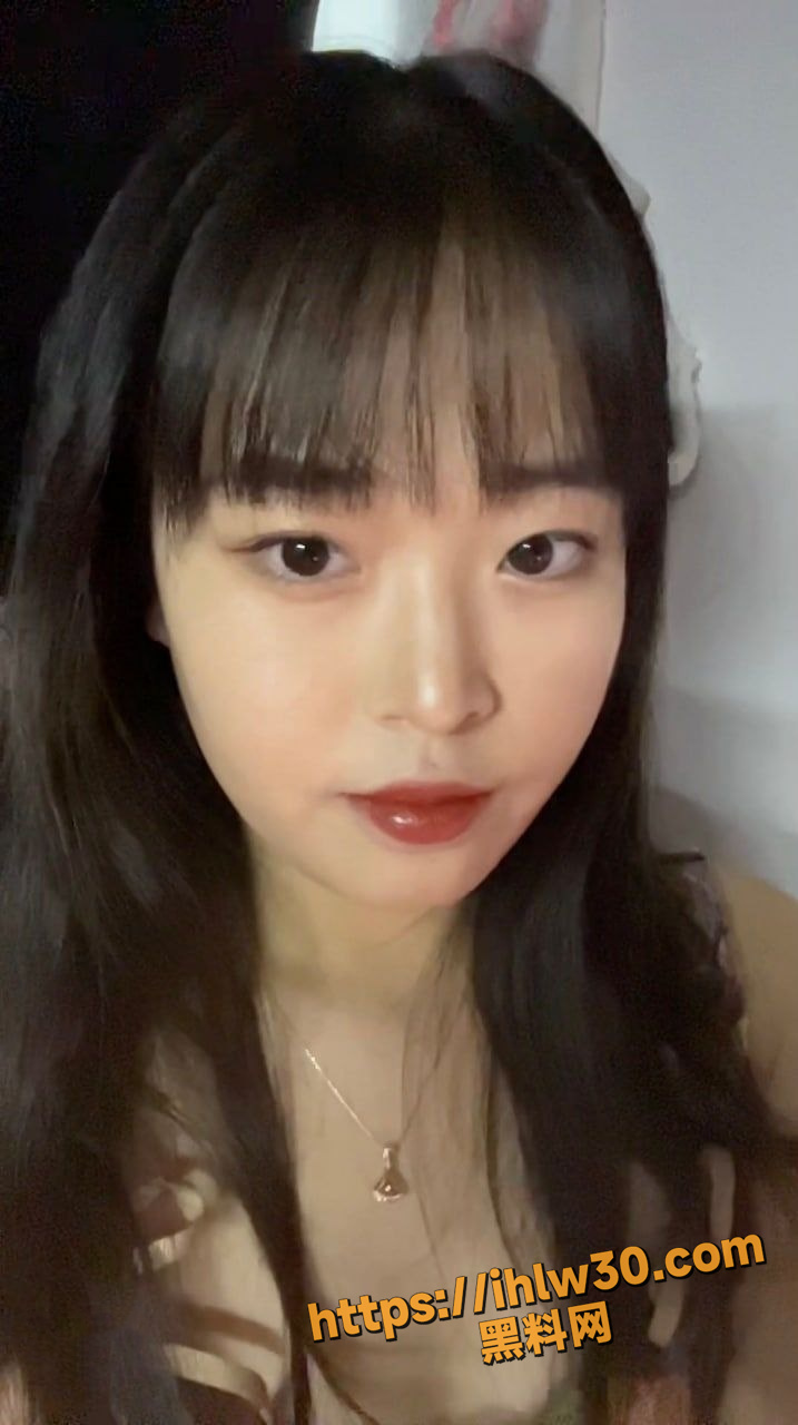 反差女大学生和男友性爱视频被曝光 三点粉嫩 露脸口交 清纯外表下是淫荡的骚鸡