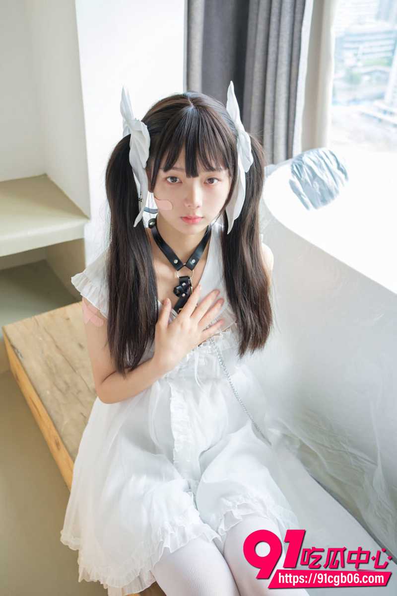 顶级反差萝莉赤西夜夜 cos初音少女 露脸露点写真视图流出 全裸换装诱惑至极 白丝足控福音！