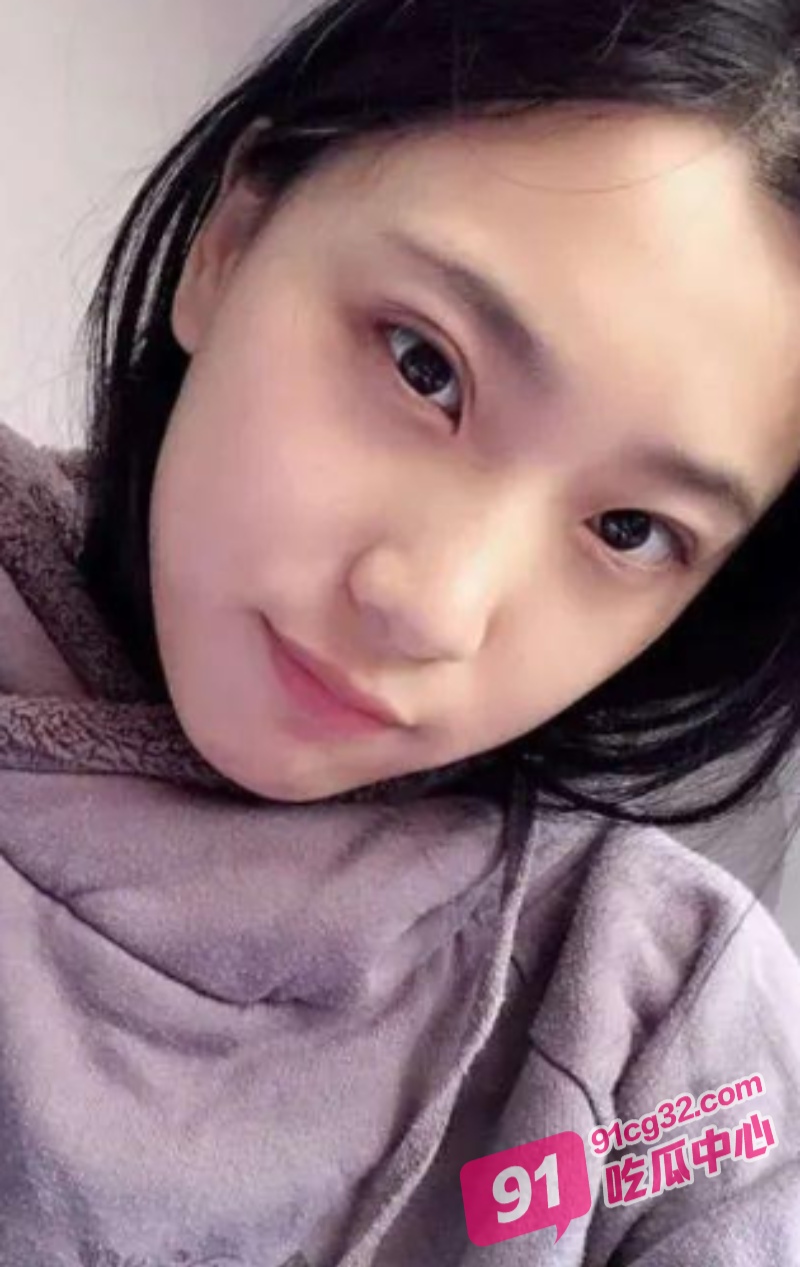 淫姬留学生刘玥onlyfans最新作品 神秘黑衣人索要万圣节礼物 不给糖就操你 配图2