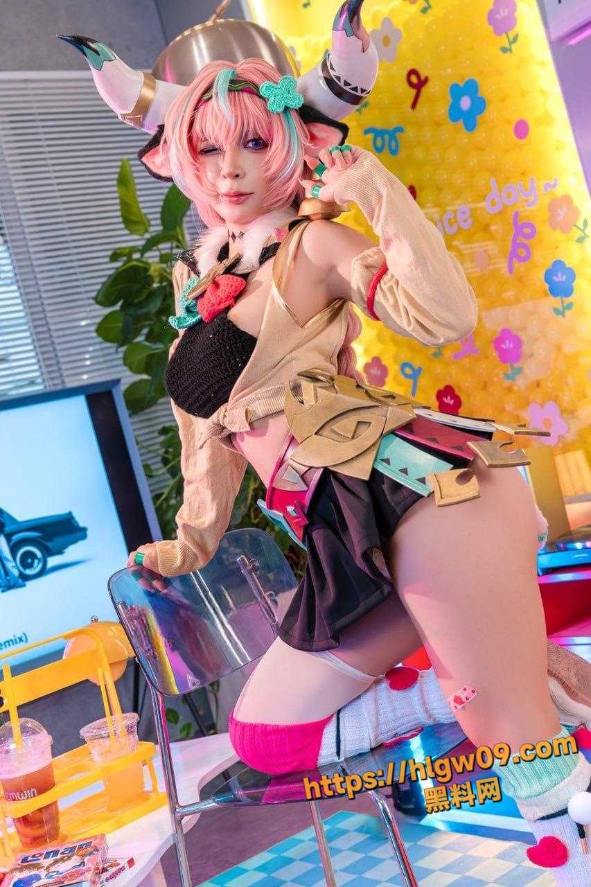 越南顶级网黄 UmekoJ 瓦蕾莎原神COS写真 巨乳翘臀勾勒火辣曲线 露脸露点展现淫靡气息！