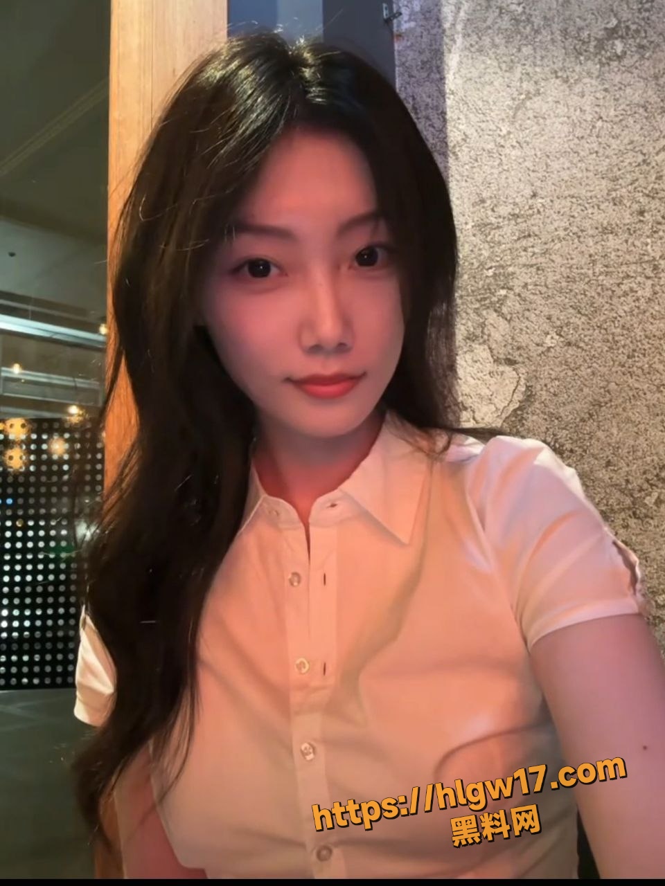 重庆175披肩长发美女 小婷 情侣啪啪自拍流出 穿着黑丝被男友暴力打桩 淫荡骚态反差至极!