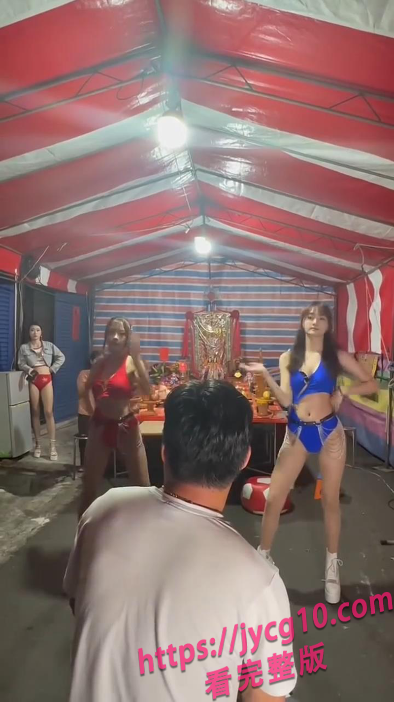 台湾乡村农家乐爆攒劲节目 大棚辣妹比基尼热舞惹火全场 配图5