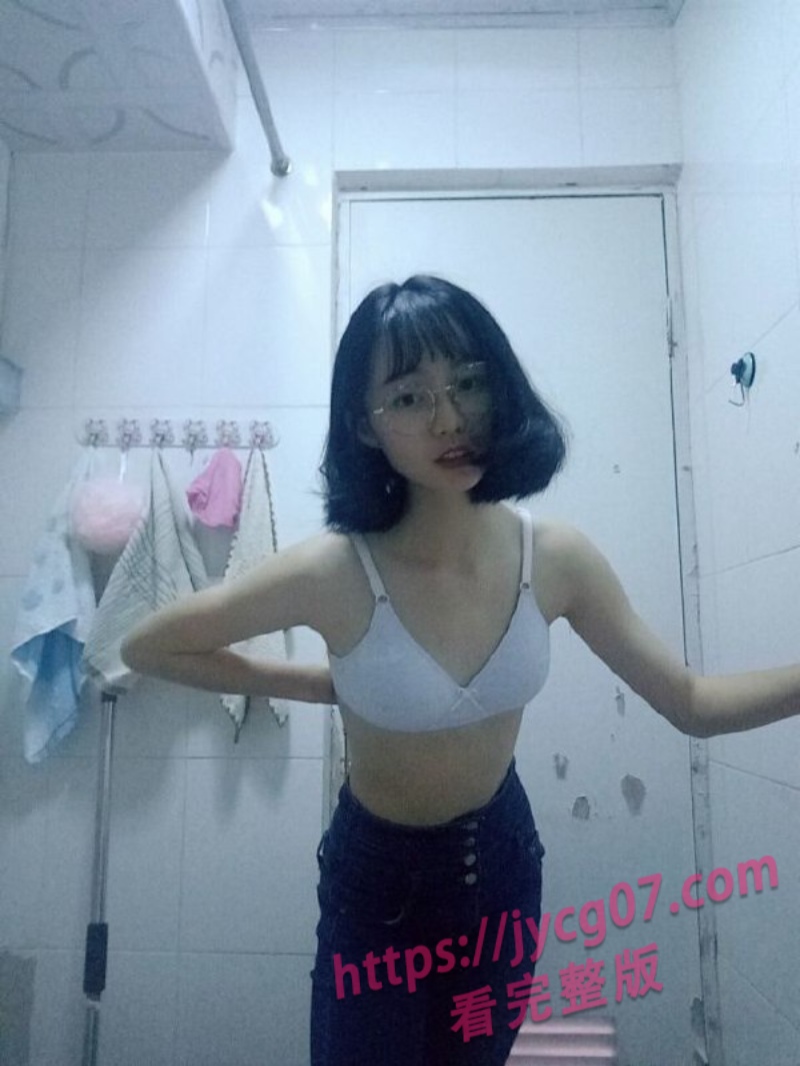 南阳市学生妹陈晓娟私密自拍流出！反差感拉满 情绪表现太上头 配图5