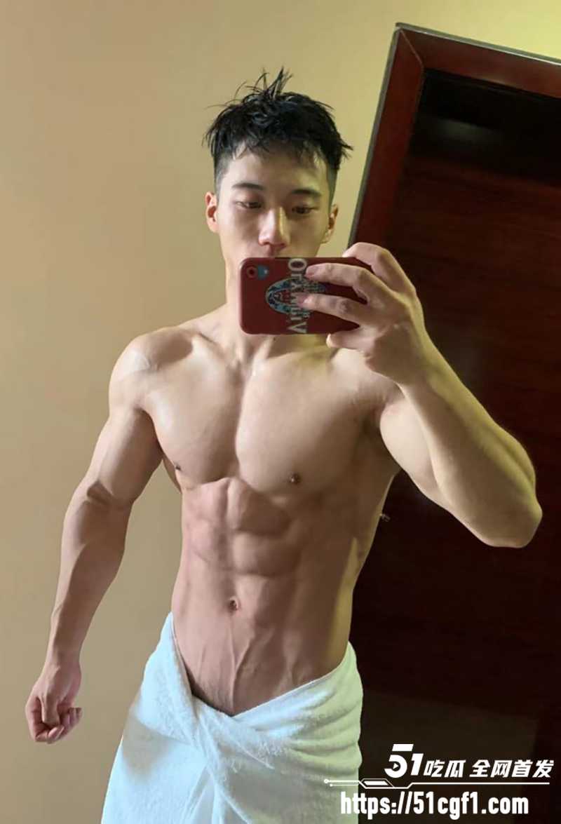 武汉体育学院肌肉体育生健美比赛冠军出柜视频流出3拷贝
