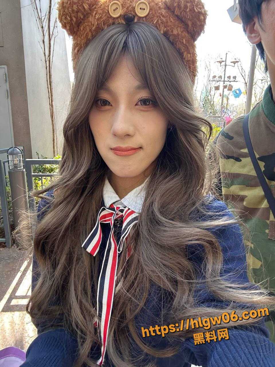 广东科技学院 李佳薇 人前完美少女 人后骚逼母狗 给炮友深喉口交 被射一嘴 骚货口活太好了！