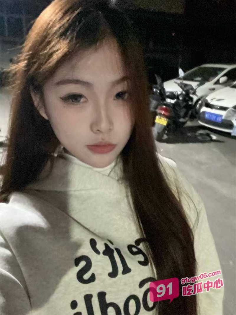 清纯美少女安娜宝儿 善口技喜后入的性瘾骚货 各种情趣被坚硬肉棒无情打桩！ 配图2