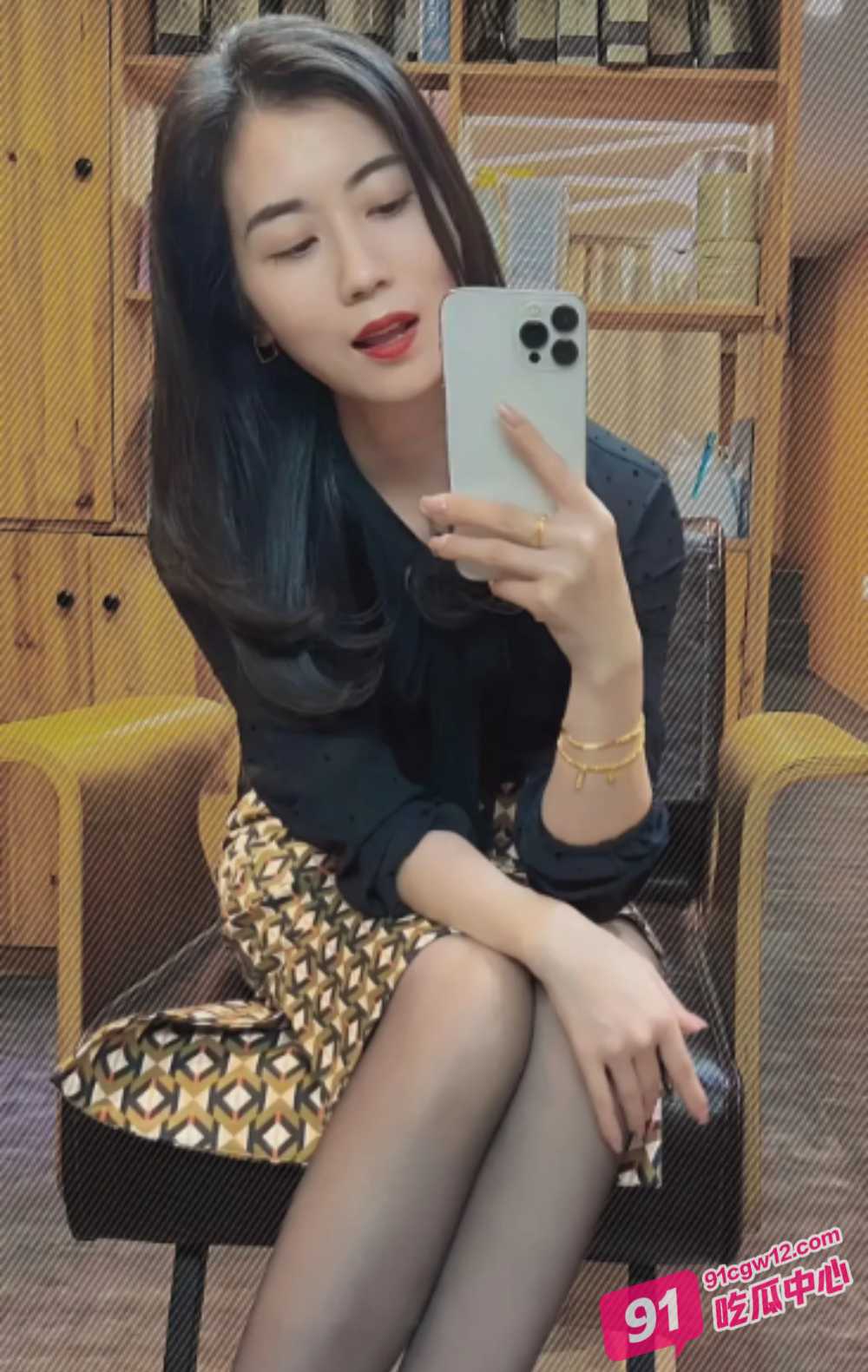 熟女偷情露脸合集 正爽时接电话 一个比一个骚 对白清晰刺激! 配图3