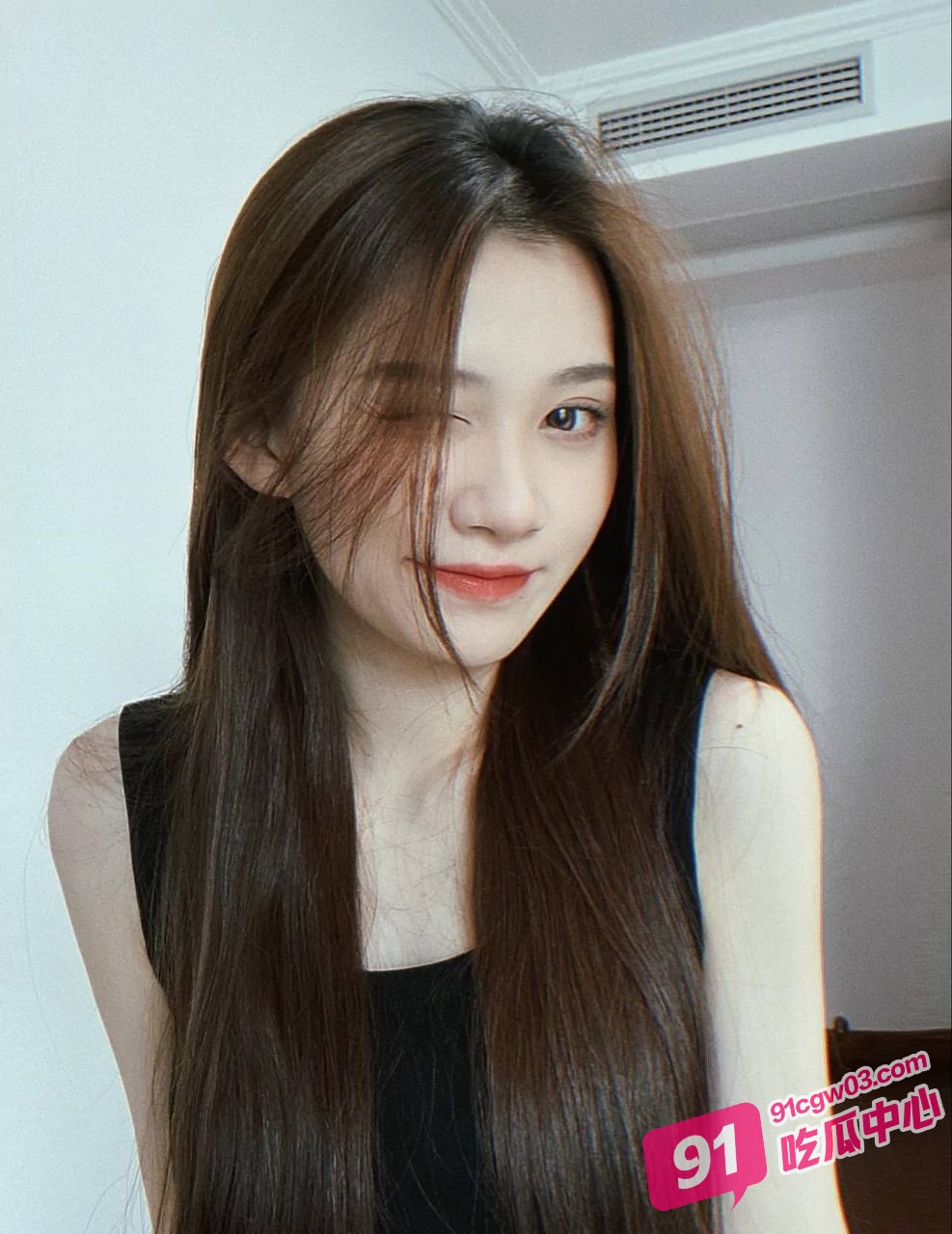 真实换妻现场!新手夫妇初次羞涩换妻 二男二女在大床房上激情同步开操! 配图5